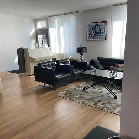 Maison De *